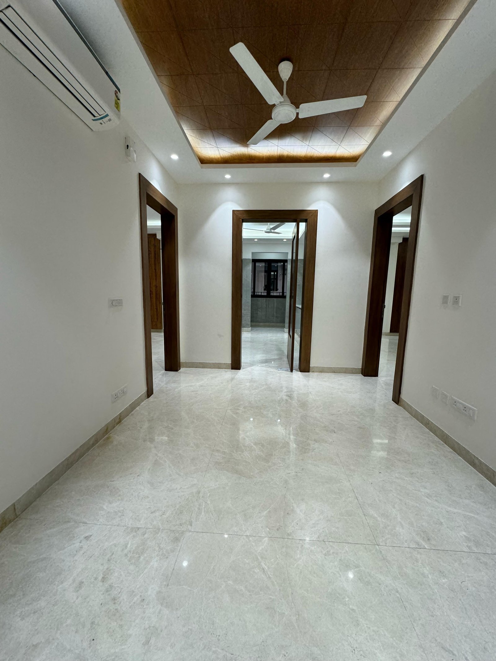 4BR, DLF Phase 1, G block available for rent
